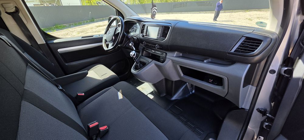 Opel Vivaro 6 locuri si marfa - TVA deductibil