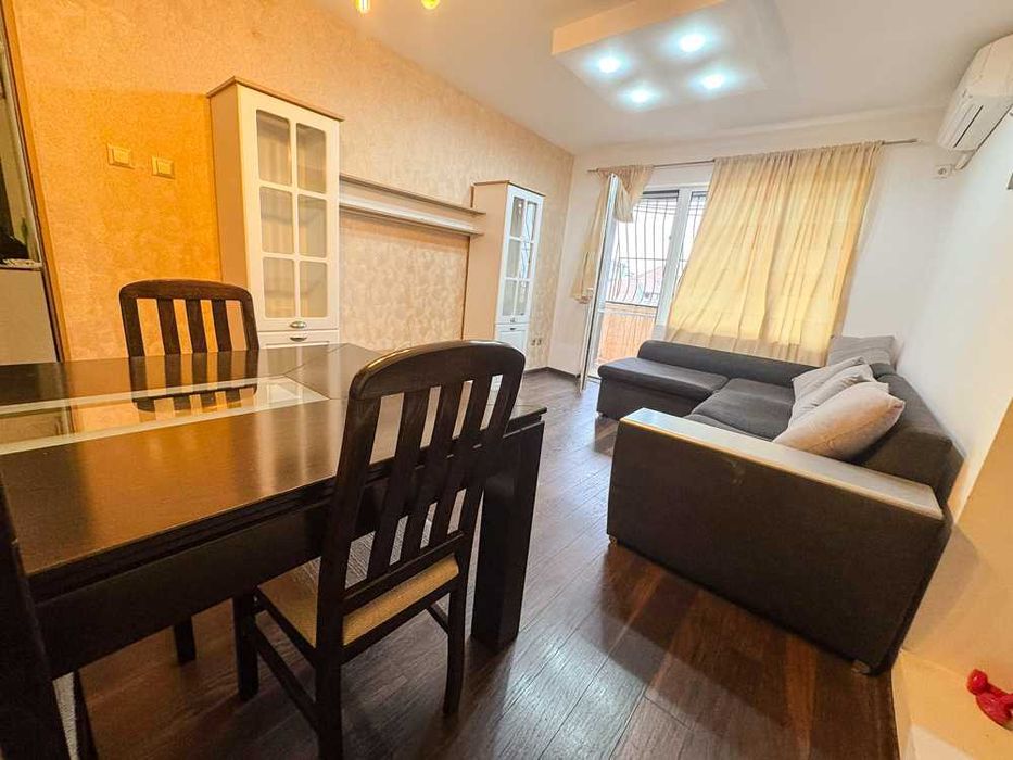 Продава се Двустаен апартамент в Русе, Център - 52 кв.м за 1731 €/кв.м - Снимка #1