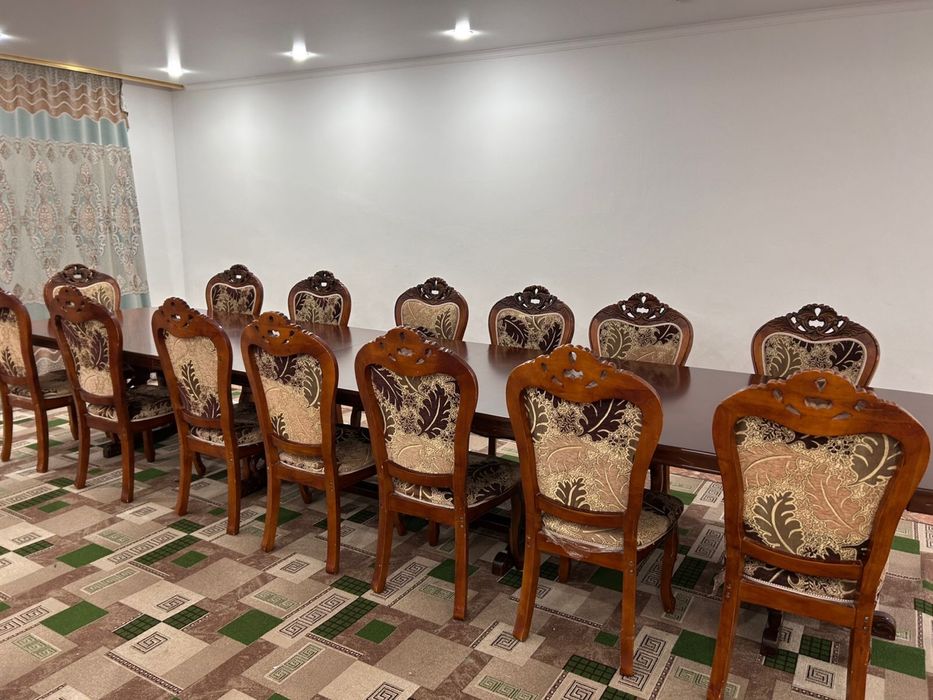 Стол со стульями