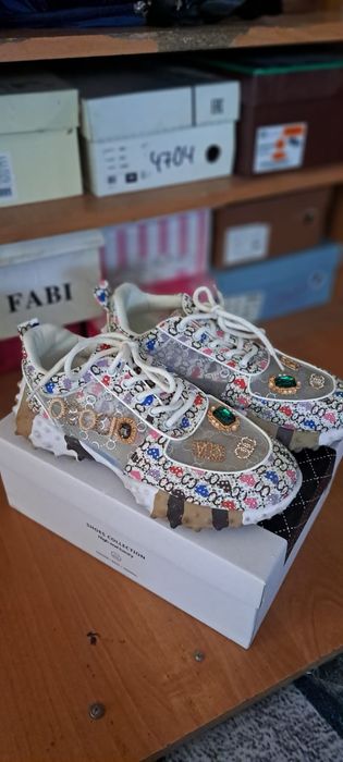 кроссовки женские