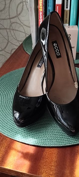 Туфли ECCO, 41 размер, большемерят 
Классика, лаке + замша.
Удобная