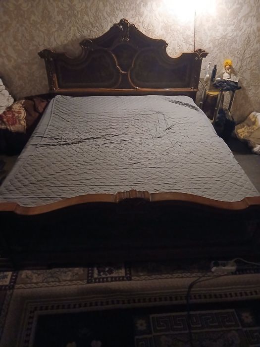 Продам кровать с матрасом