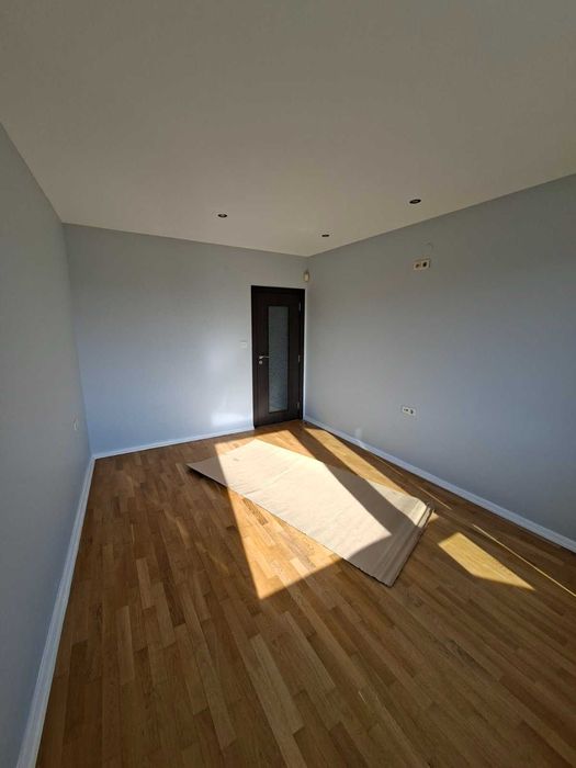 Дава се под наем Тристаен апартамент в Варна, Център - 100 кв.м за 1196.97 € - Снимка #8