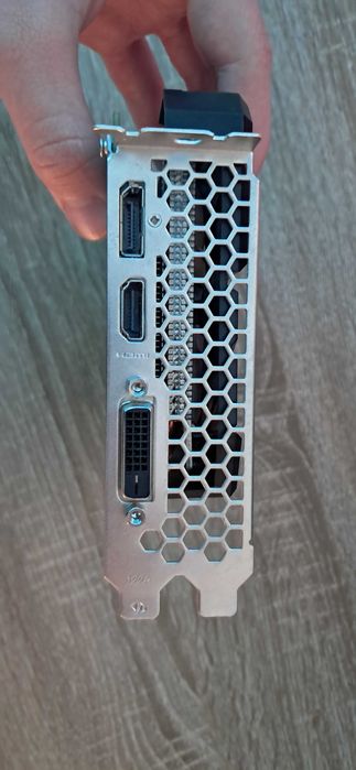 Видеокартата 1660 от фирмата "Palit" StormX.