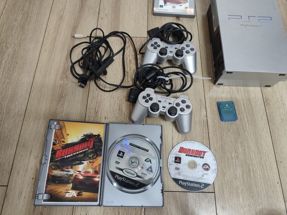 Vând PS 2 Fat SILVER inpecabil