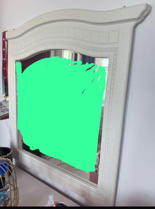 Продам настенное зеркало в хорошем состоянии