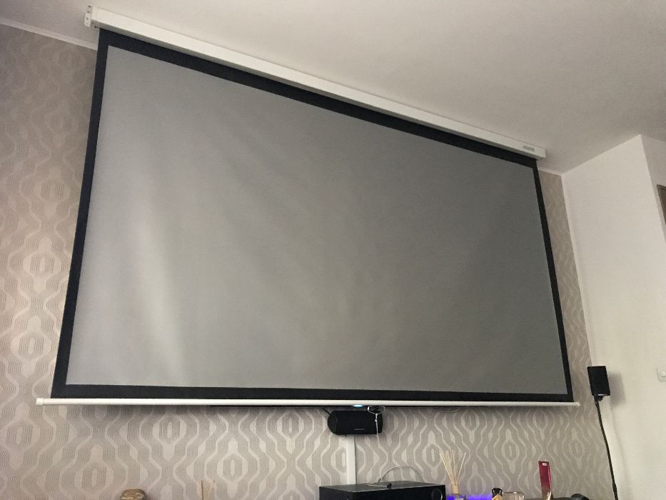 Vopsea reconditionat ecrane proiectie roll up home cinema / prezentari
