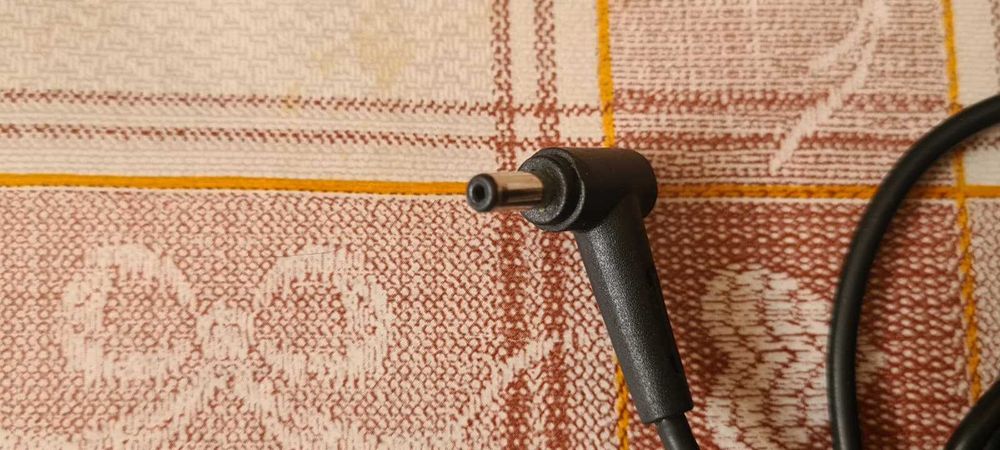 Incarcator pentru laptop Asus mufa subtire,stare buna