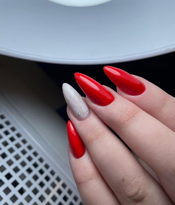 Unghii cu gel si oja semi