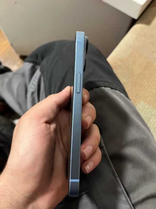 Iphone 14 albastru