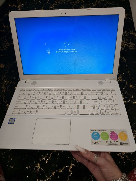 Laptop notebook Asus.