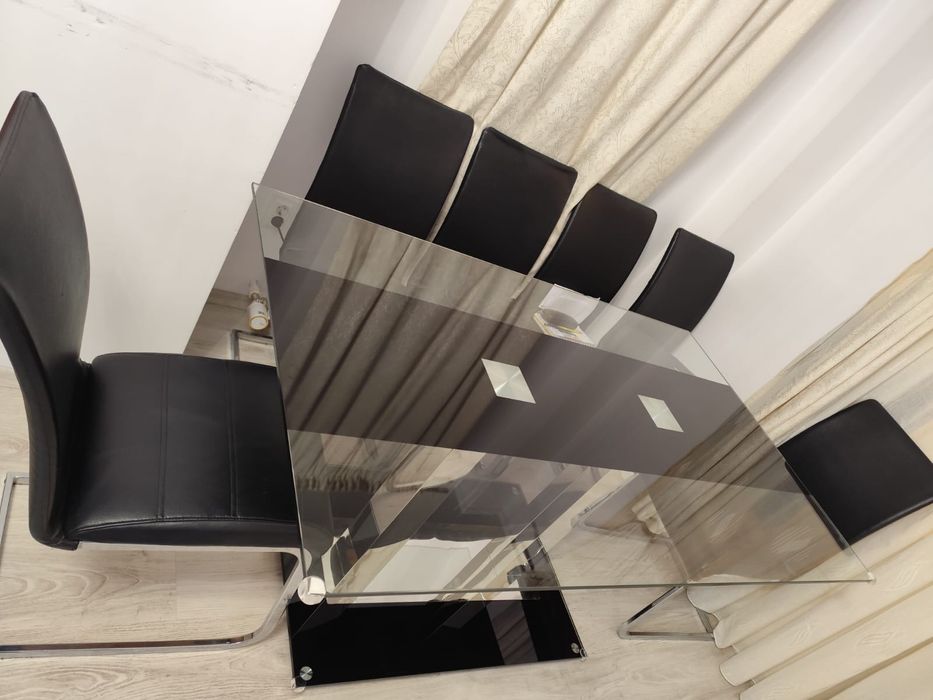 Masa sticlă 150x90, cu 6 scaune.