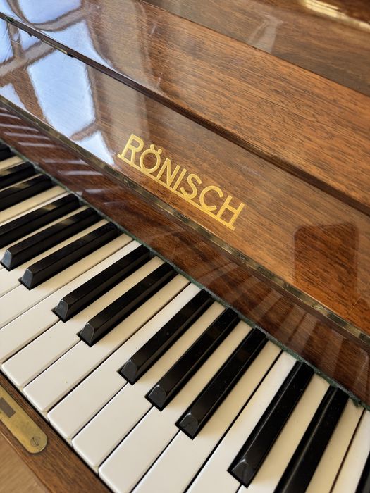 Ronisch пианино в хорошем качестве