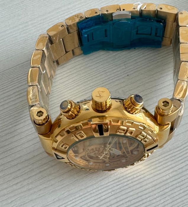 Продам часы новые не дорого