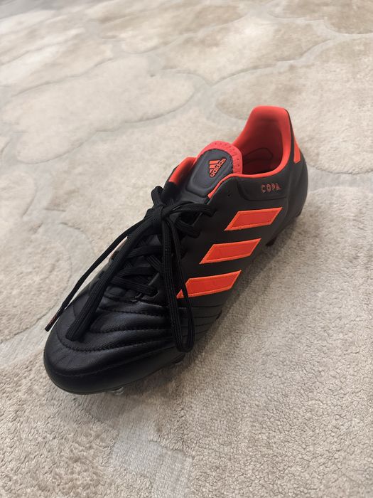 Футбольные бутсы adidas