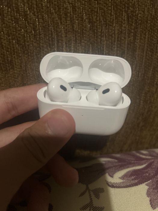 Продаю Airpods pro оригинал новые!