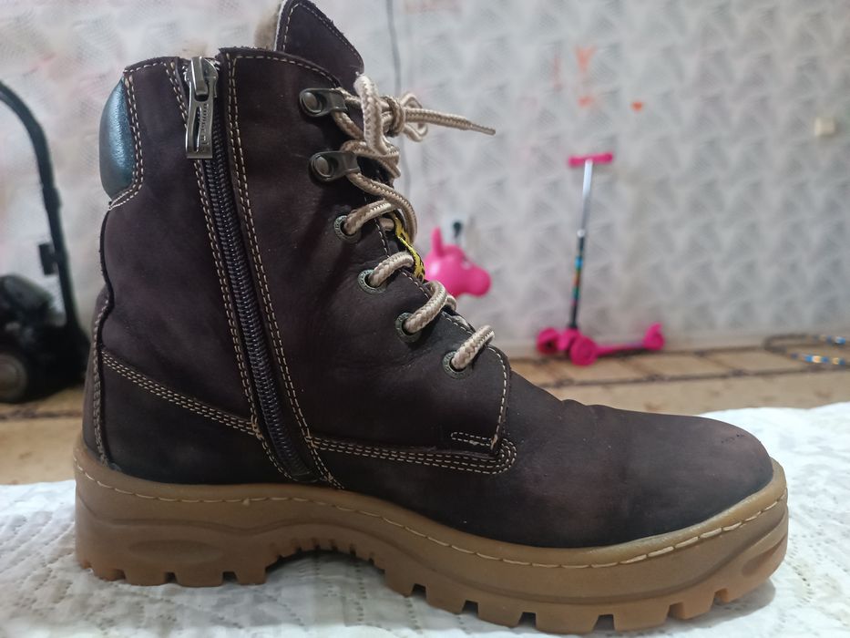 Продам женские полуботинки