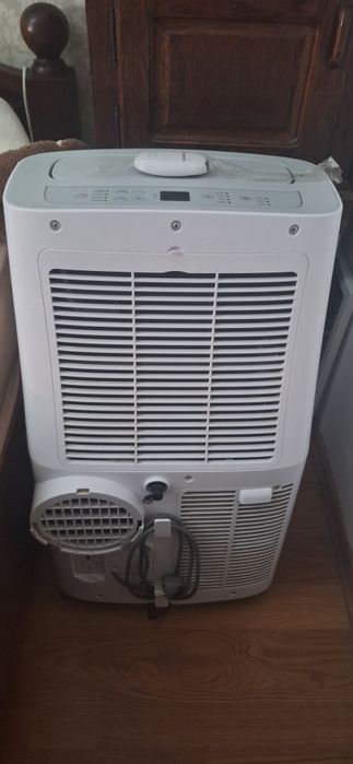 Aer condiționat portabil Beko BEPB12H, 12000 btu, clasa A+.