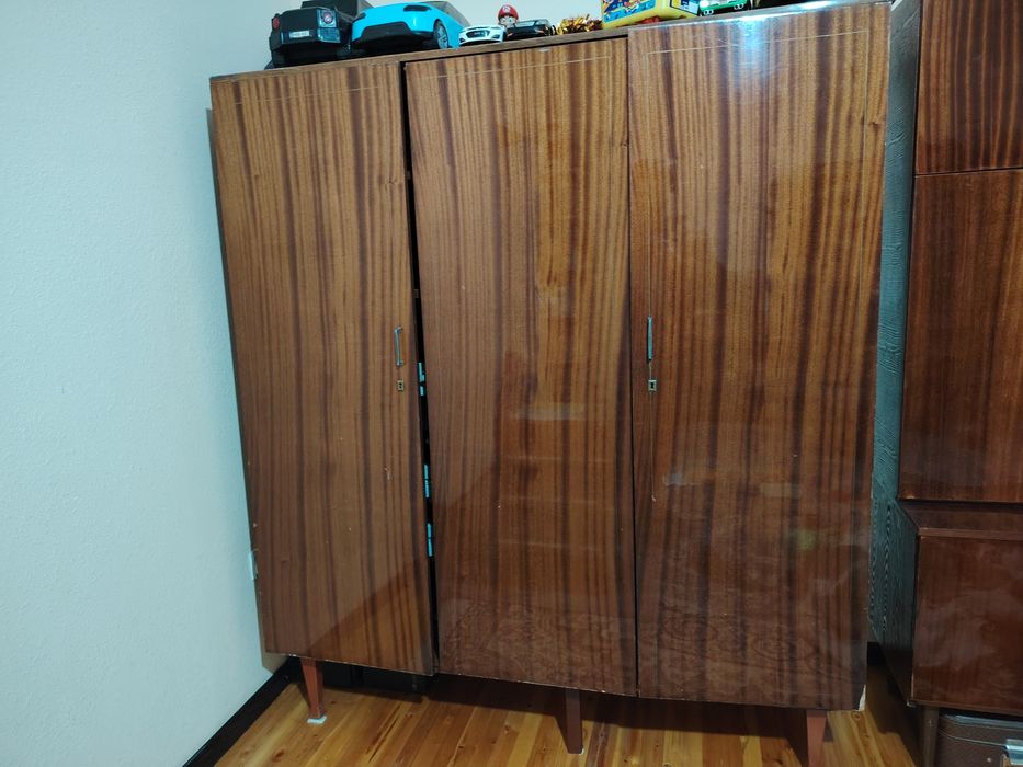 2ta shkaf 1ta servantn, 2ta sandiq bir tombochka