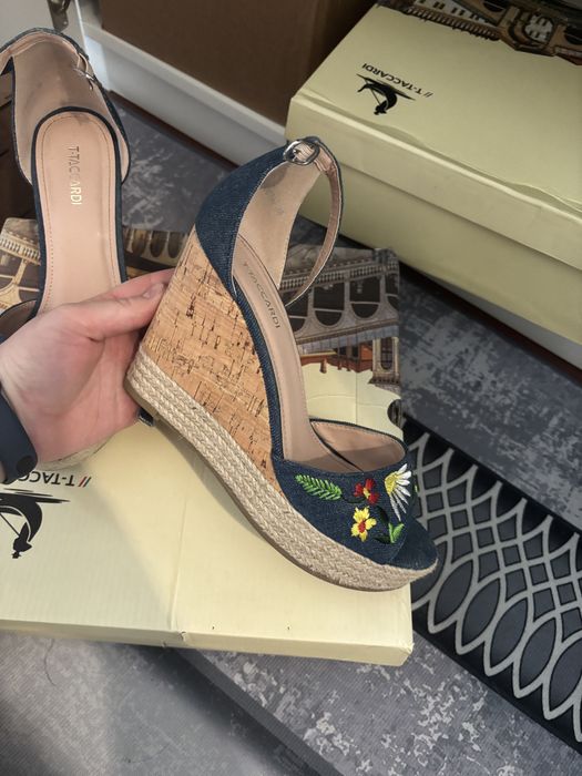 Продам босоножки