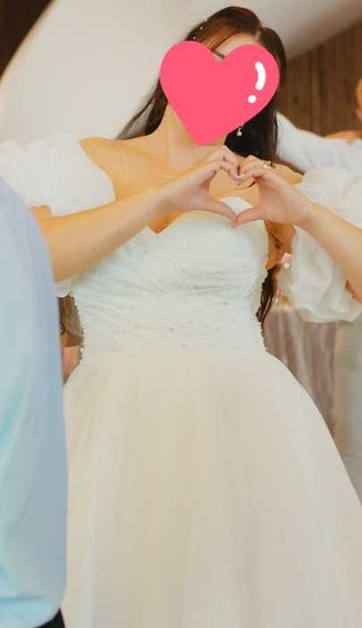 Rochie mireasa model 2025