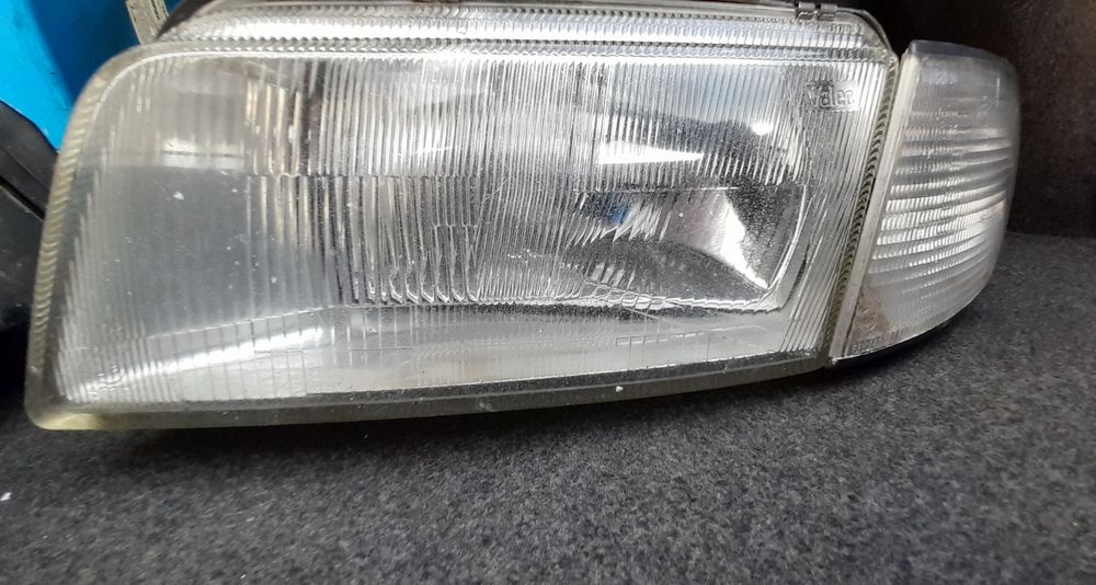 Vând faruri audi a4 b5 95
