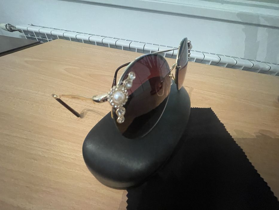 Слънчеви очила с камъни