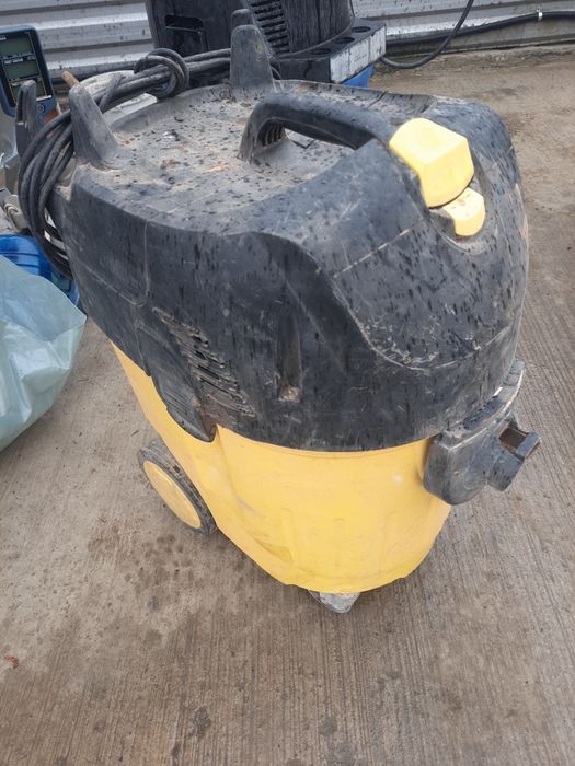 Karcher. Aspirator santier .scuturare umed uscat