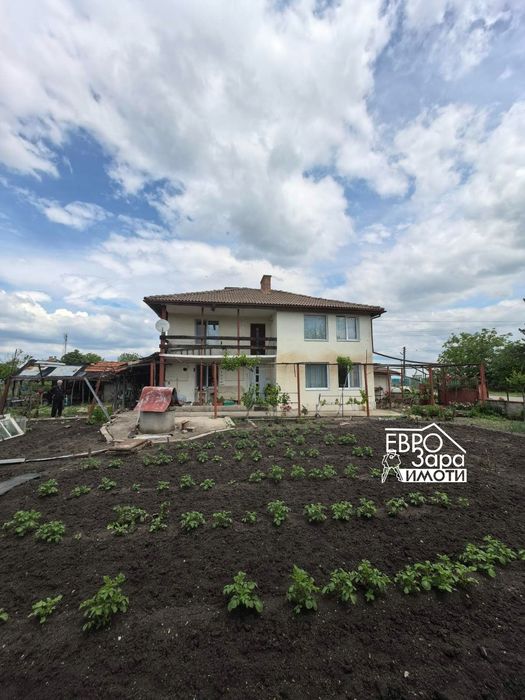 Масивна къща с гараж за продажба в село ОПАН
