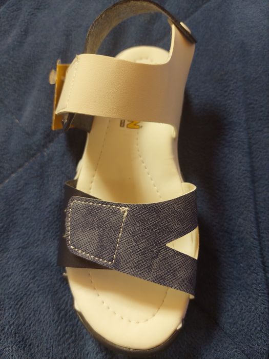 Sandale noi cu talpa comodă