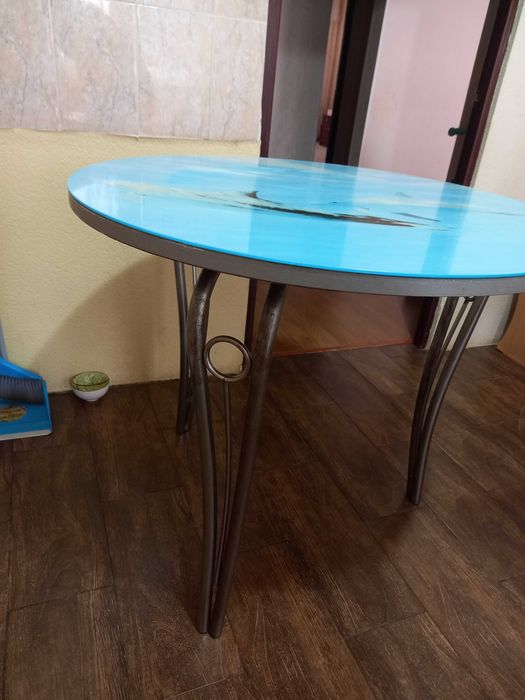 Продам круглый стол 70х70