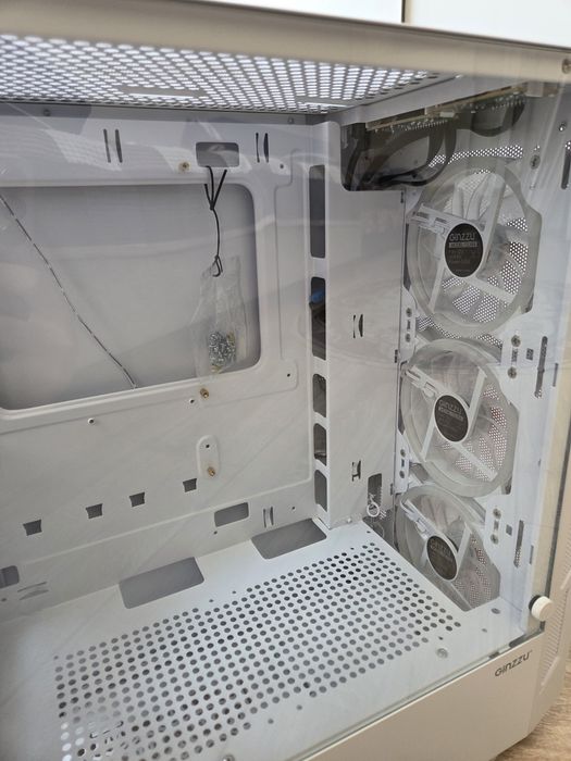 Продам новый корпус Ginzzu RX330