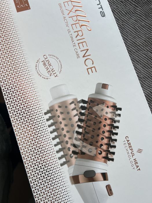 Perie rotativă cu aer cald  ROWENTA - Brush Activ