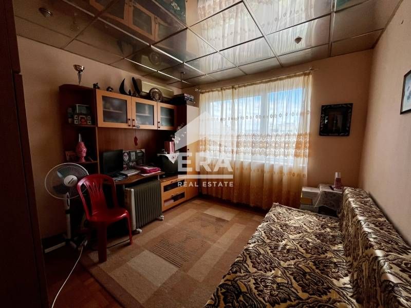 Двустаен обзаведен апартамент за продажба, с отделна кухня, кв. Аспару