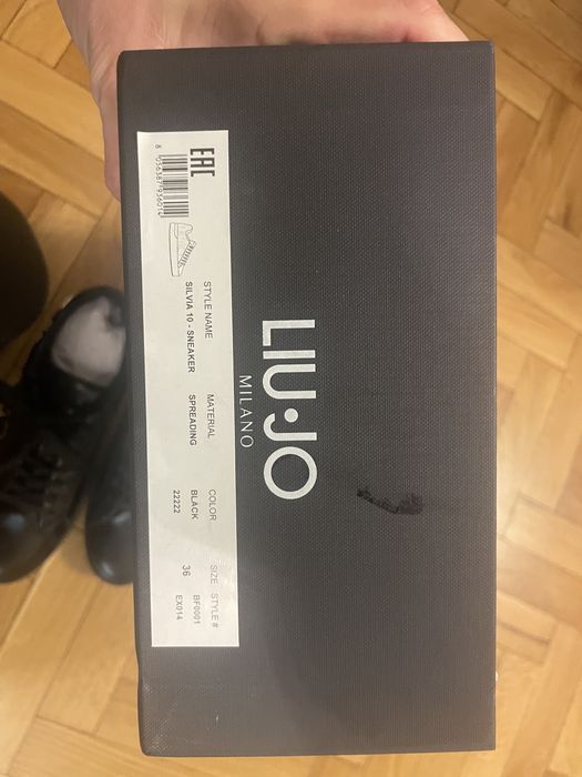 Продавам нови маратонки Liu Jo