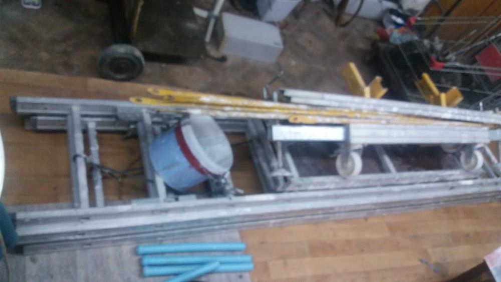 Телескопическая передвижная лестница