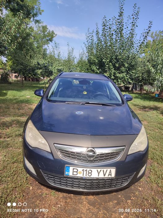 Opel Astra J 2011