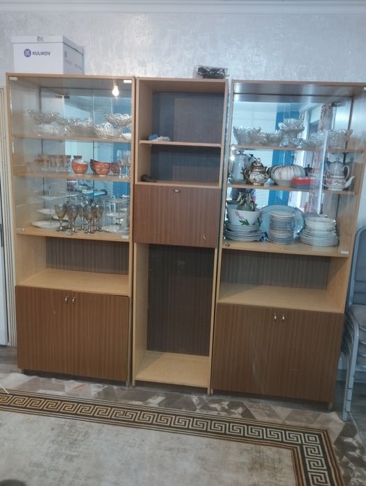 Продам сервант в неплахом состоянии