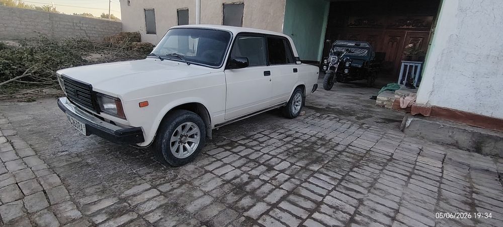 Vaz 2107 sotiladi