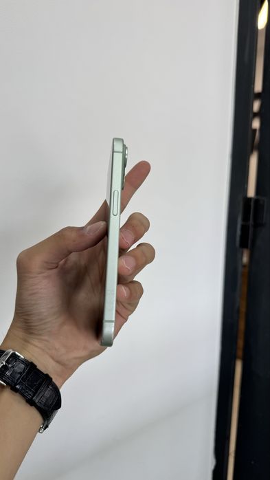 Iphone 15 Green