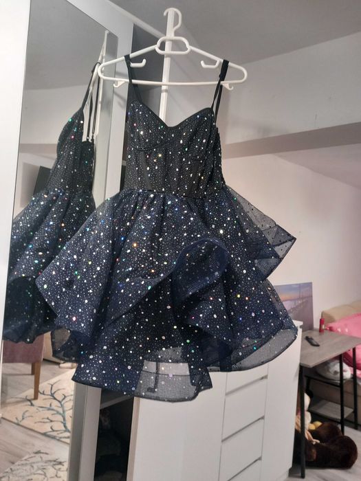 Rochii de seara,noi cu etichetă