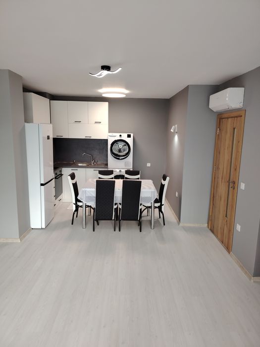 Изцяло обзаведен двустаен апартамент