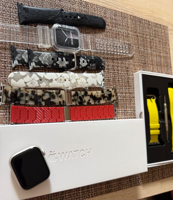Apple Watch Series 9 41 mm – Отлично състояние + 7 каишки + аксесоари