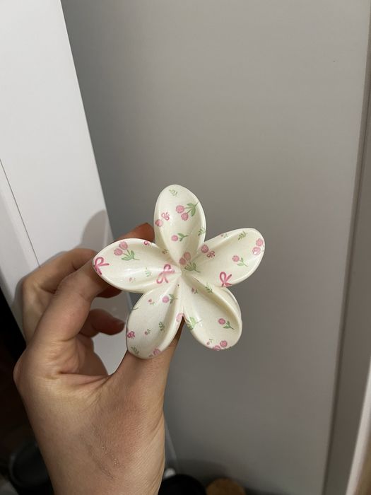 Отдам бесплатно урашения