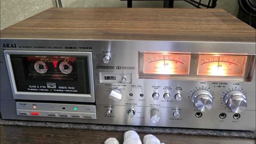 Компакт-кассеты с музыкой разного направления