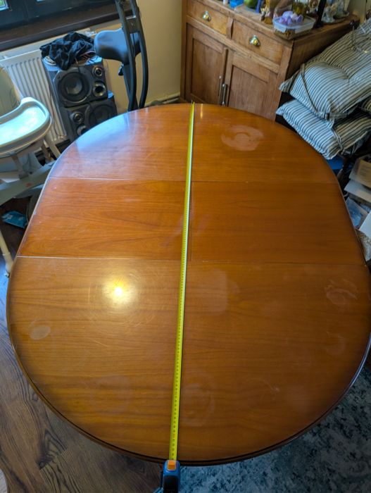 Colțar și Masă Extensibilă Clasică din Lemn (Ovală / Rotundă) – 115-154 cm