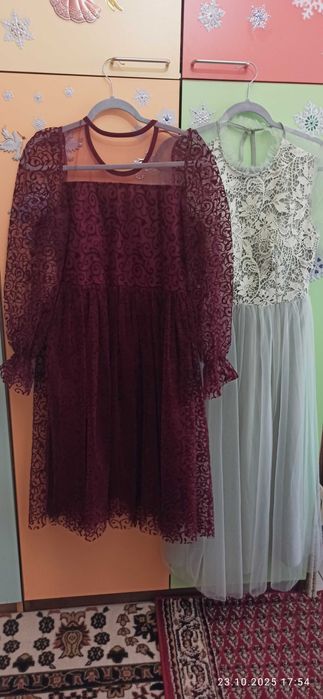 Продават се нови рокли.