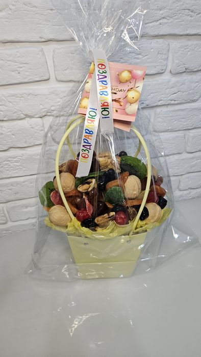 Подарок из сухофруктов