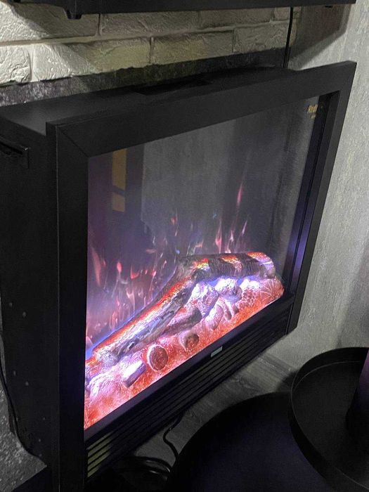 продается новый камин для дома с хорошей подцветкой