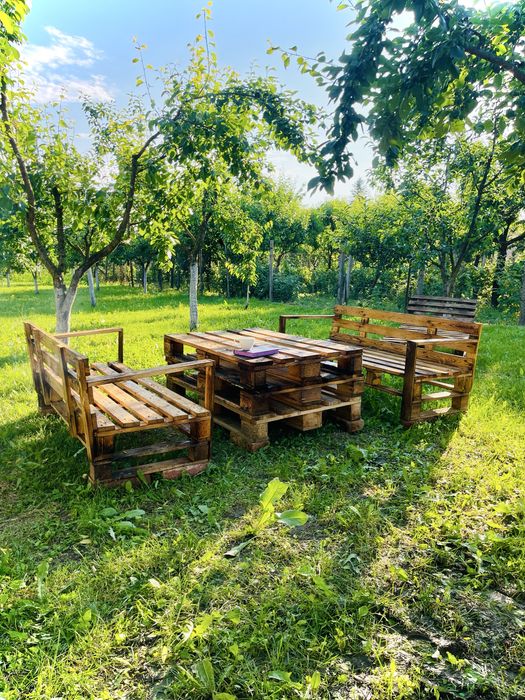 Set mobilier grădină / terasă din paleți (Masă + 2 Bănci) – Lac premium